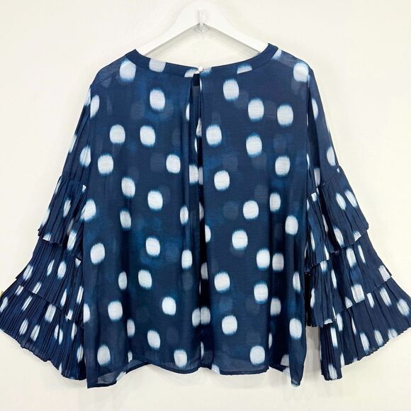 Chico’s Navy Blue White Dot Lightweight Pleat Tiered Flutter Sleeve Blouse NEW - Picture 7 of 15